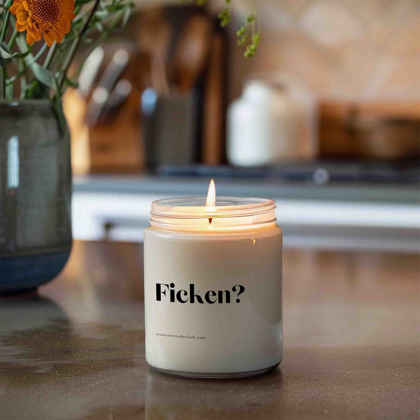 Ficken? – Freche Duftkerze mit provokantem Spruch | Witzige Geschenkidee für Frauen & Paare | Handgemachte Sojawachskerze in 3 Größen & über 33 Düften | Statement-Deko mit Humor
