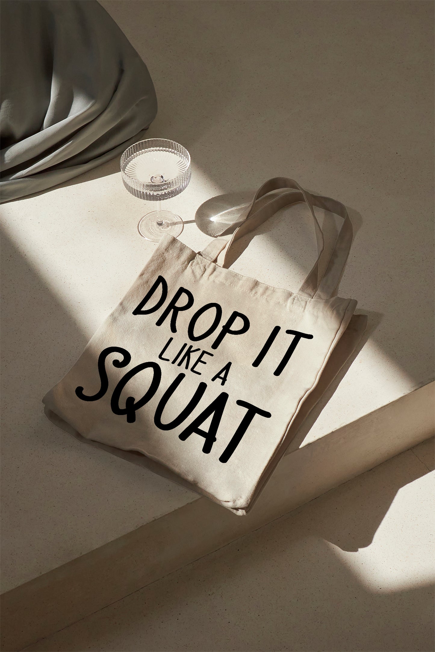 Drop it like a Squat Baumwolltasche Stoffbeutel Fitness Gym Bag Motiv Jutebeutel Spruch Tasche nachhaltig Schulterbeutel Einkaufstasche