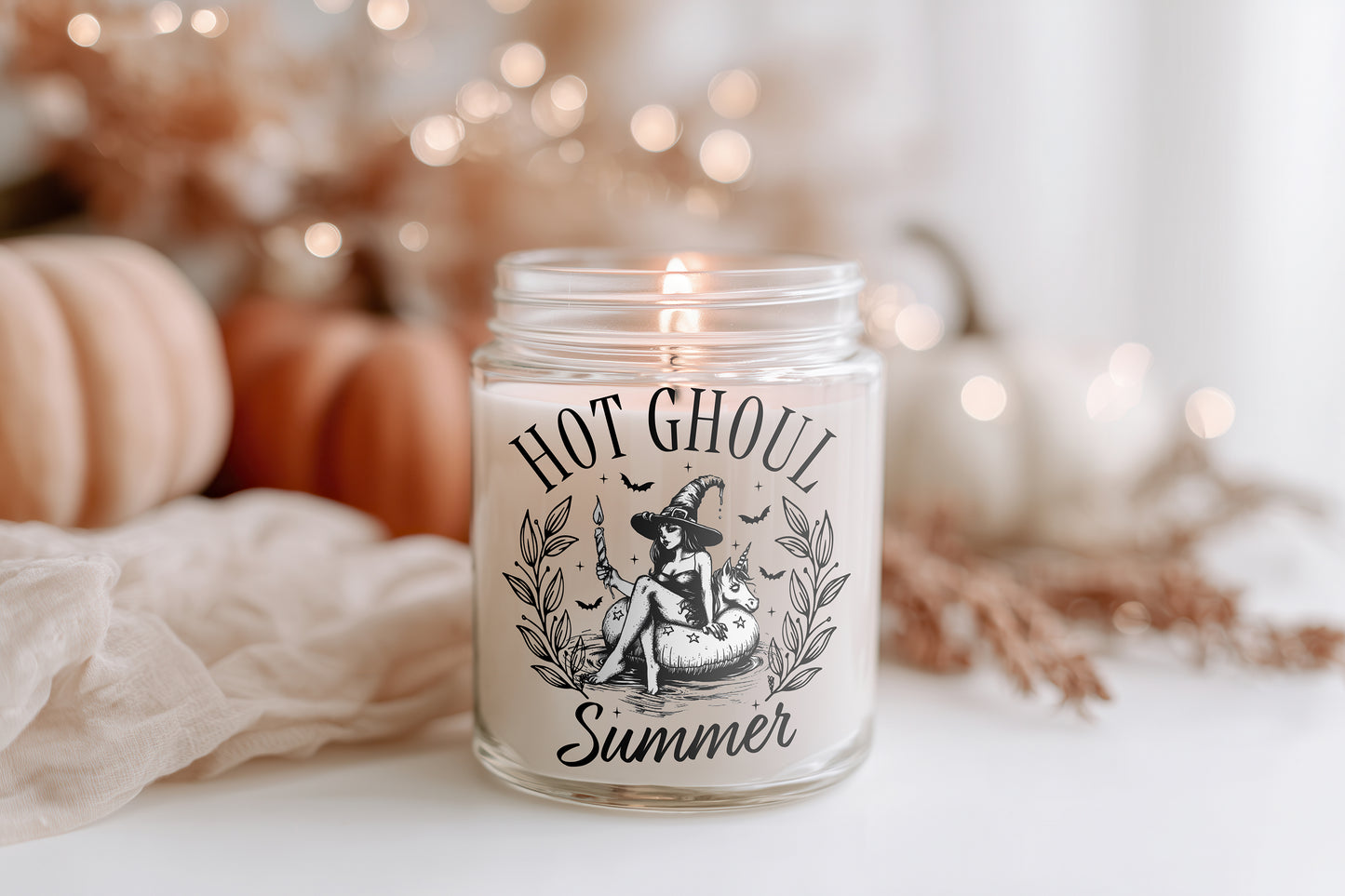 Hot Ghoul Summer Kerze Halloween Duftkerze Herbstdeko, vegane Sojawachs Kerze im Glas, spooky Geschenkidee Frauen, Cozy Candle Home Decor