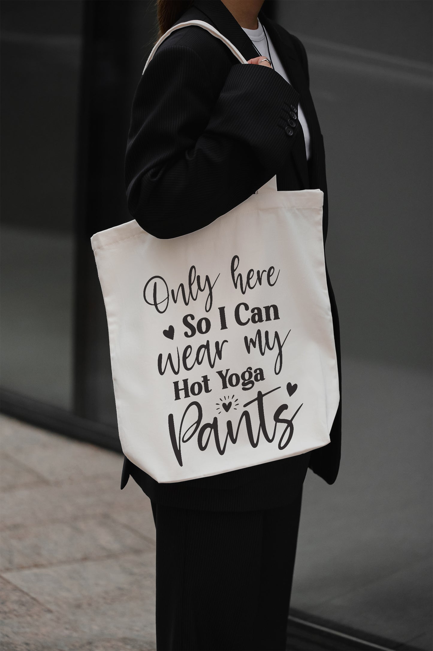 Only here so I can wear my Hot Yoga Pants Baumwolltasche Stoffbeutel Yoga Bag Fitness Tote Gym Motivation nachhaltig Geschenk Frauen