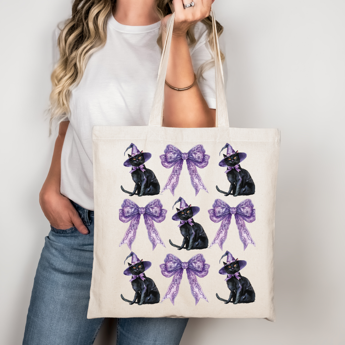 Hexenkatze Tragetasche Halloween – Baumwollbeutel mit schwarzer Katze & Schleife – Vintage Hexen Motiv – DTG bedruckt – auch als Bügelbild für Shirt, Kissen & Tasche erhältlich