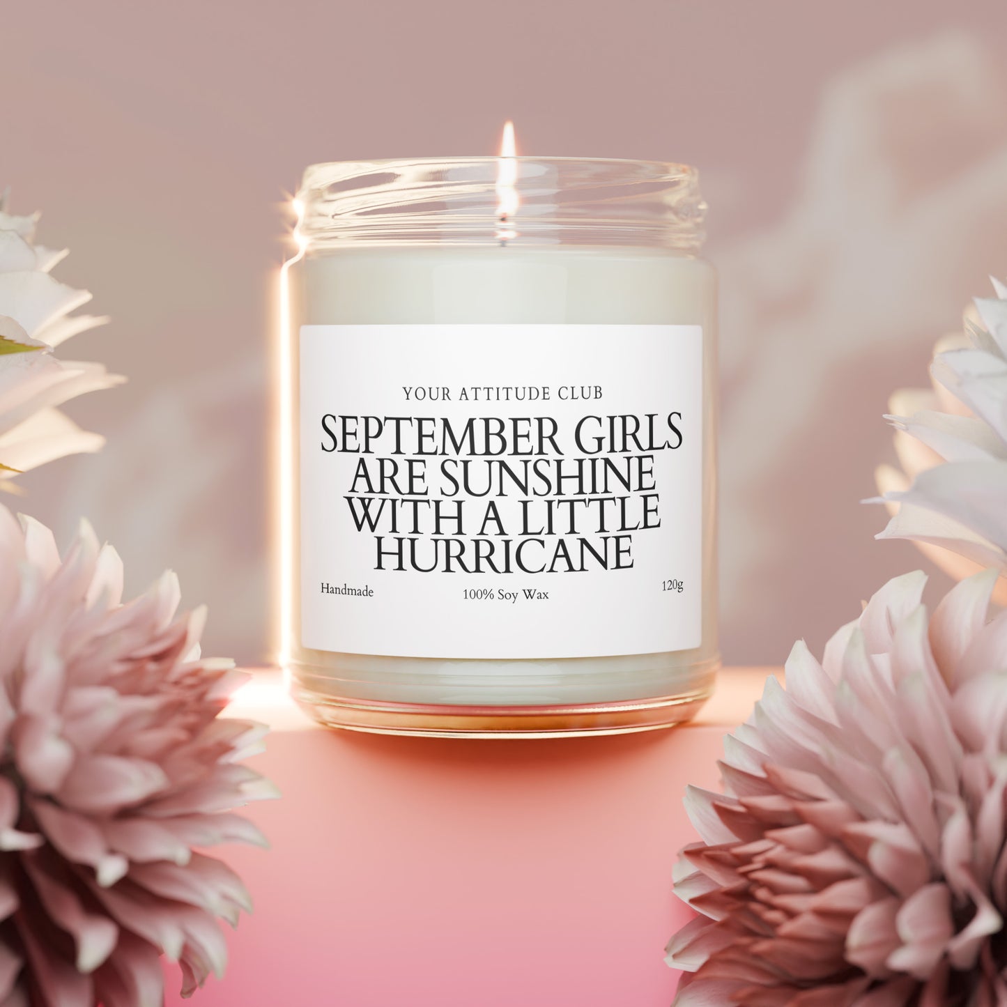 September Girls Are Sunshine With a Little Hurricane – Geburtstagskerze personalisiert, Geschenkidee Frau September, Duftkerze 120ml, Etikettfarbe wählbar, handmade