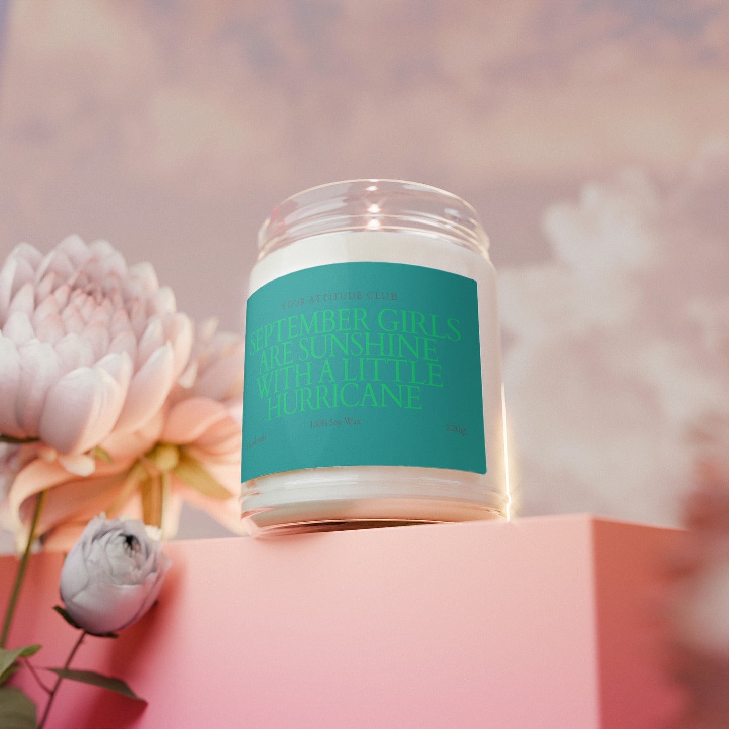 September Girls Are Sunshine With a Little Hurricane – Geburtstagskerze personalisiert, Geschenkidee Frau September, Duftkerze 120ml, Etikettfarbe wählbar, handmade