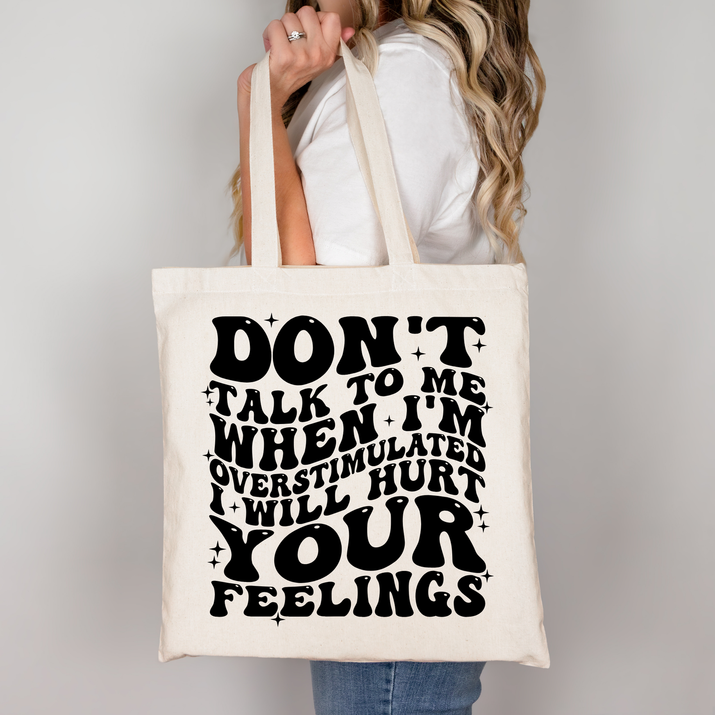 Don’t Talk to Me When I’m Overstimulated Tote Bag | Lustige Baumwolltasche mit Spruch Rosa Beige | DTG Druck Statement Stoffbeutel | Bügelbild Upcycling Geschenkidee