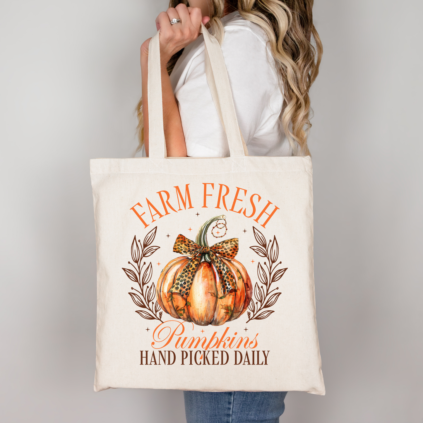 Farm Fresh Pumpkins Hand Picked Daily – Halloween Tasche schwarz Baumwollbeutel Herbst Kürbis Motiv, DTG Druck, auch als A4/A3 Bügelbild für Shirt, Kissen, Jacke