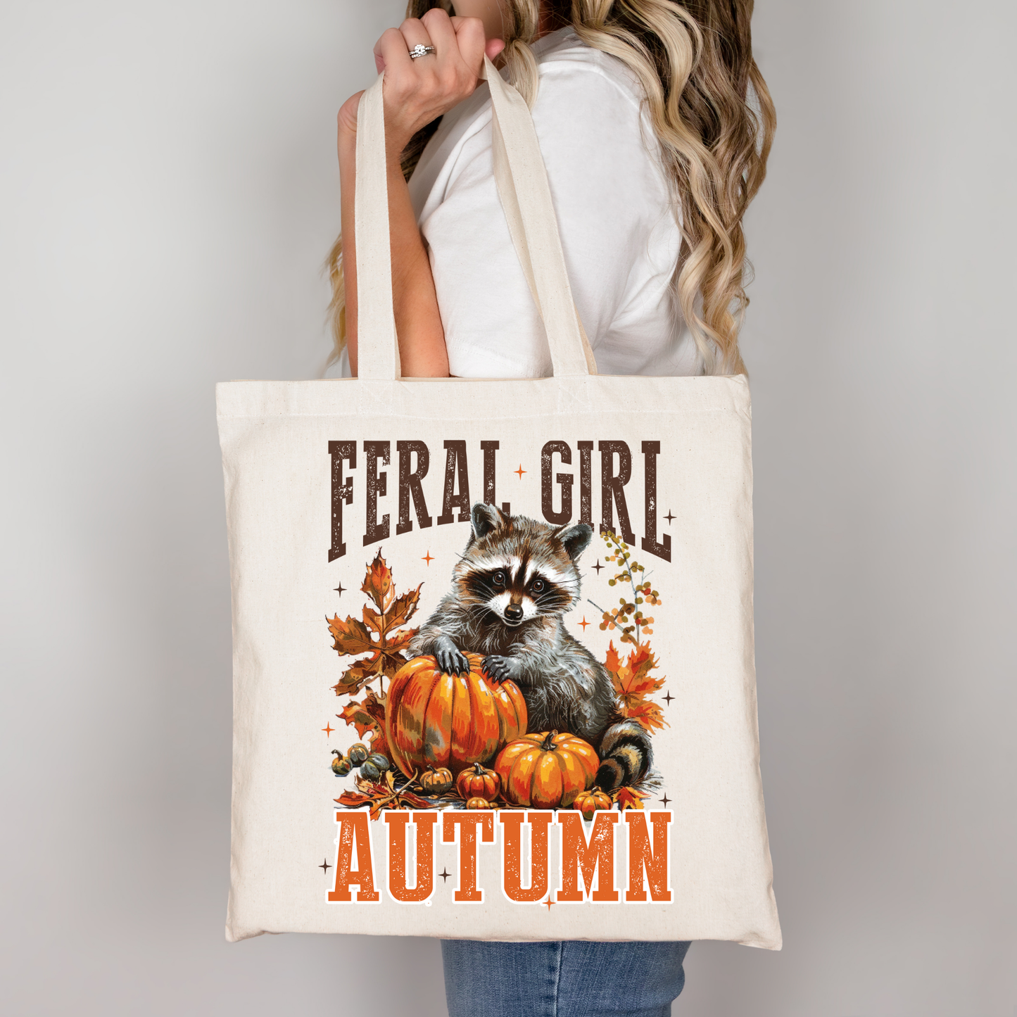 Feral Girl Autumn Tasche schwarz – Waschbär Kürbis Beutel Herbst Deko Baumwolltasche 38x42cm, DTG-Druck, A4/A3 Bügelbild für T-Shirt, Jacke, Kissen & DIY