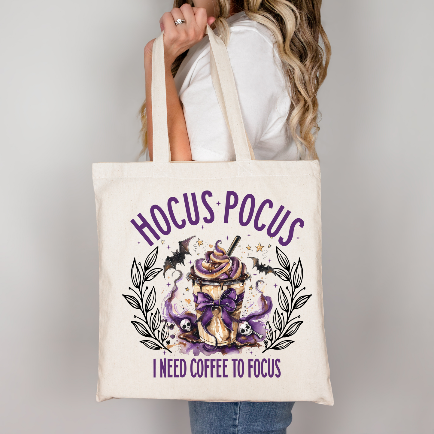 Hocus Pocus I Need Coffee to Focus Tasche schwarz – Halloween Beutel aus Baumwolle, Kaffeeliebhaber Geschenk, A4 A3 Bügelbild T-Shirt Kissen, DTG Druck handmade