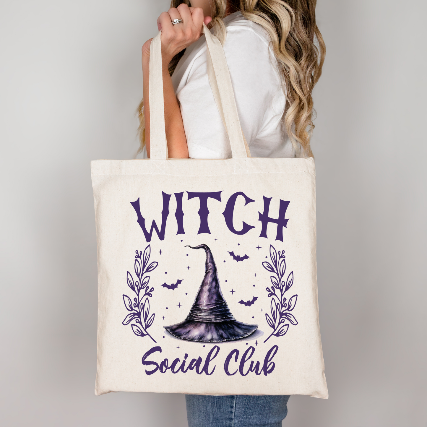 Witch Social Club Tasche Beige – Hexen Stoffbeutel mit Hexenhut & Fledermäusen – Halloween Bag – auch als A4/A3 Bügelbild für Shirt, Kissen, Jacke, DIY