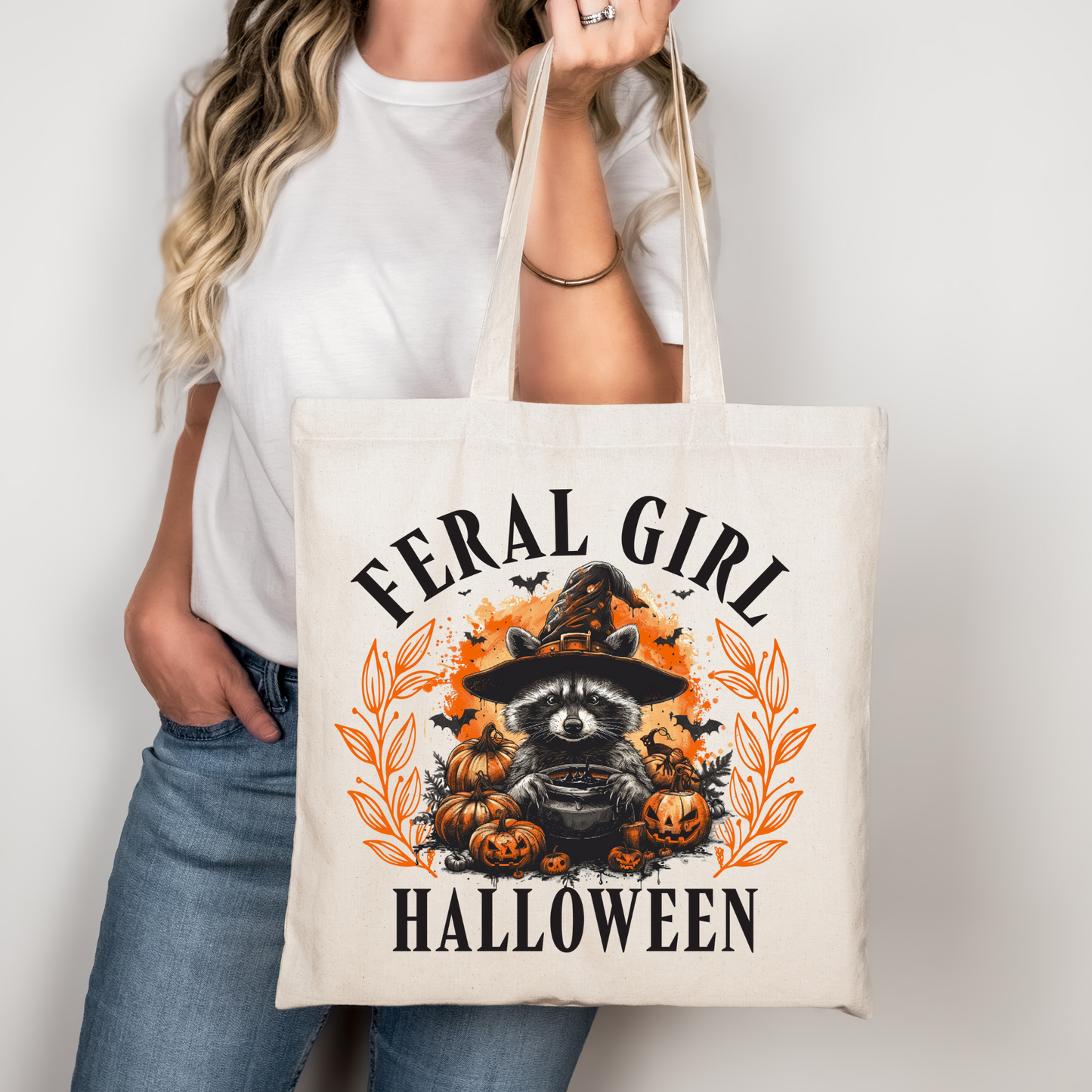 Feral Girl Halloween Baumwolltasche Waschbär Hexe | Lustiger Halloween Stoffbeutel Rosa Beige | DTG Druck Tote Bag Kürbis Motiv | Bügelbild Upcycling Geschenkidee