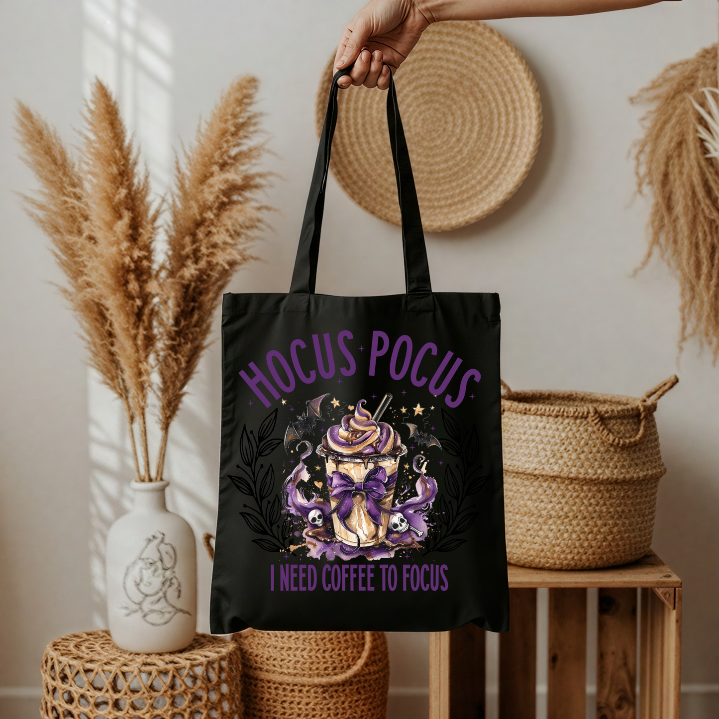 Hocus Pocus I Need Coffee to Focus Tasche schwarz – Halloween Beutel aus Baumwolle, Kaffeeliebhaber Geschenk, A4 A3 Bügelbild T-Shirt Kissen, DTG Druck handmade