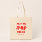 I don't try to be sexy, sexy tries to be me. – Stoffbeutel mit Spruch beige, Produktansicht