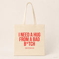 I need a hug from a bad b*tch – Stoffbeutel mit Spruch beige, Produktansicht