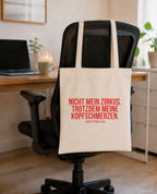 Nicht mein Zirkus. Trotzdem meine Kopfschmerzen. – Stoffbeutel mit Spruch beige, am Bürostuhl im Büro