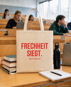 Frechheit siegt. – Stoffbeutel mit Spruch beige, in der Uni