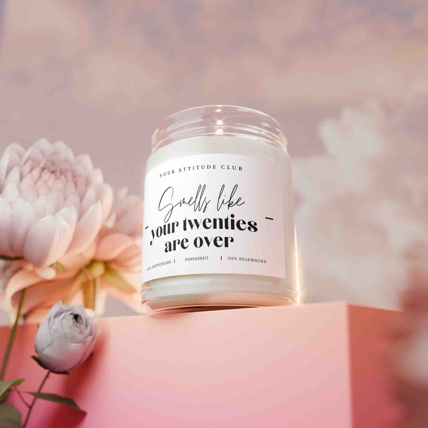 Smells Like Your Twenties Are Over – Lustige Geschenkkerze mit Spruch, Sojawachs, Duftkerze für Geburtstage & Abschiede