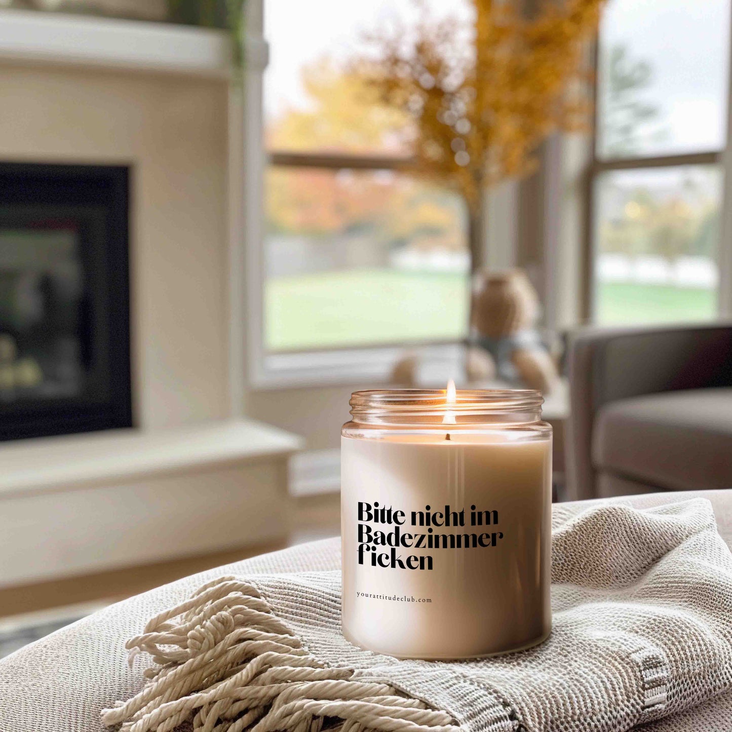 Bitte nicht im Badezimmer ficken – Lustige Kerze mit frechem Spruch | Geschenkidee für Einzug, Freunde & WG | Deko fürs Bad | Handgemachte Duftkerze in 3 Größen | Statement-Kerze für Homedesign & Humor