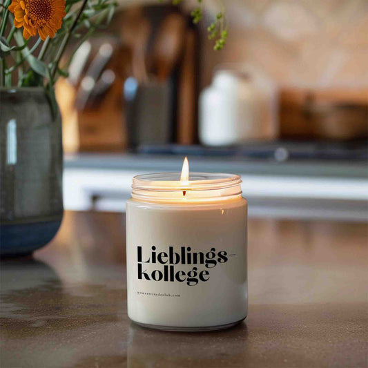 Lieblingskollege Kerze | Lustige Spruchkerze Geschenkidee für Kollegen Büro Freundschaft Humor Candle Sojawachs Handgemacht von Your Attitude Club