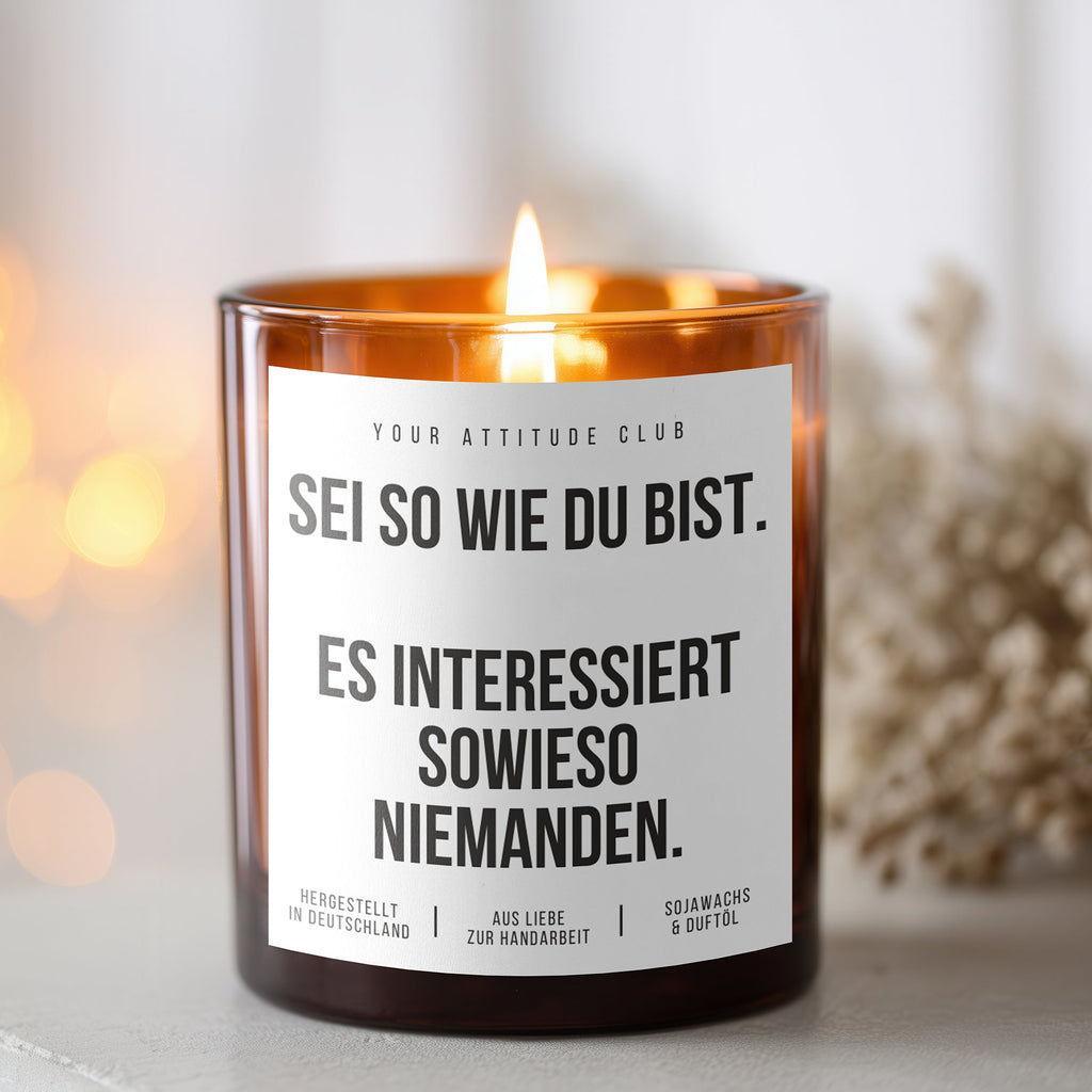 Sei so wie du bist. Es interessiert sowieso niemanden. | Freche Kerze