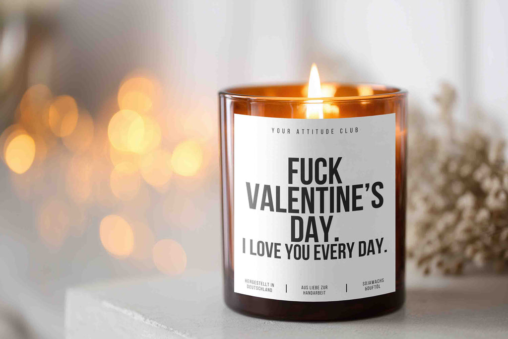 F*CK VALENTINE’S DAY. I LOVE YOU EVERY DAY. Duftkerze Valentinstag Galentinesday Geschenk für Partner BFF Freunde Familie freche Sojawachskerze Your Attitude Club