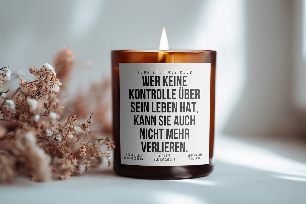 Wer keine Kontrolle über sein Leben hat, kann sie auch nicht mehr verlieren. Valentinstag Kerze Galentinesday Geschenk Humor Statement Sojawachs