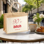 90's Bitch – Jutetasche mit Spruch, im Café