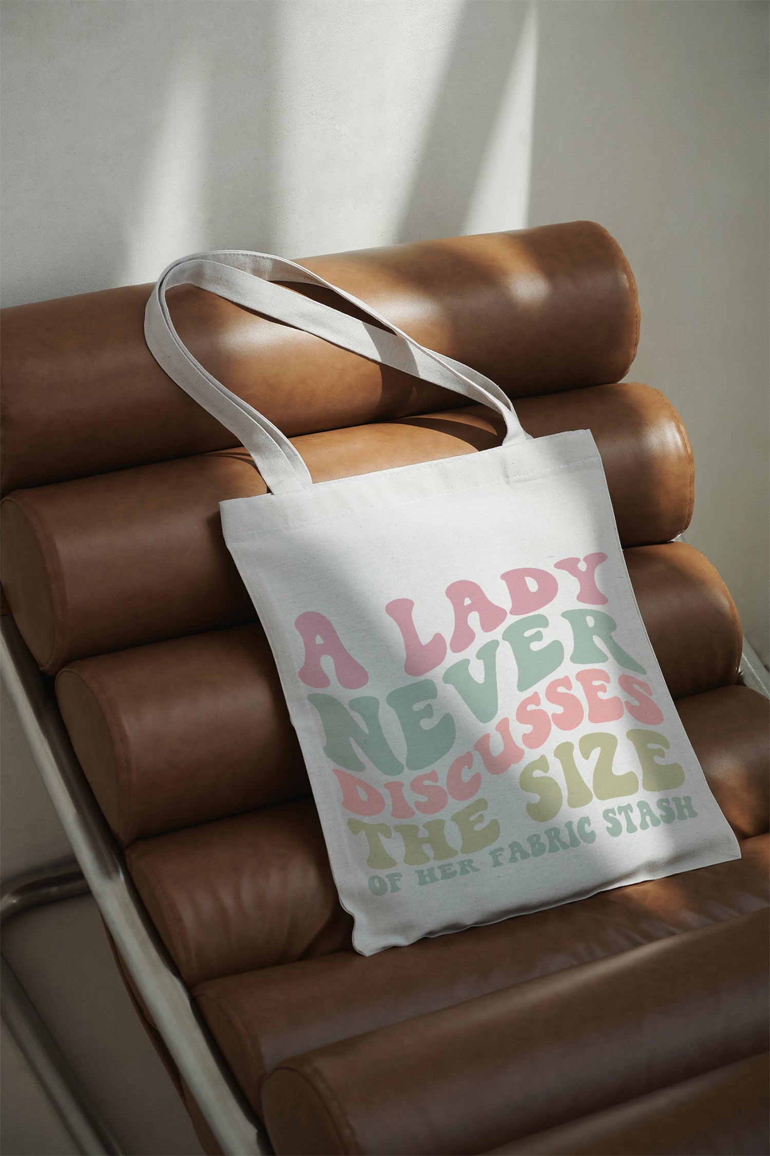 A Lady Never Discusses The Size Of Her Fabric Stash Baumwollbeutel beige Stofftasche selbst bedruckt Tragetasche Einkaufstasche Nähen DIY Geschenk nachhaltig