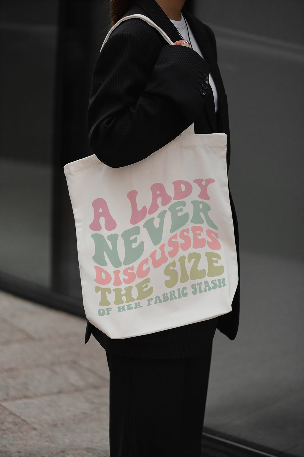 A Lady Never Discusses The Size Of Her Fabric Stash Baumwollbeutel beige Stofftasche selbst bedruckt Tragetasche Einkaufstasche Nähen DIY Geschenk nachhaltig