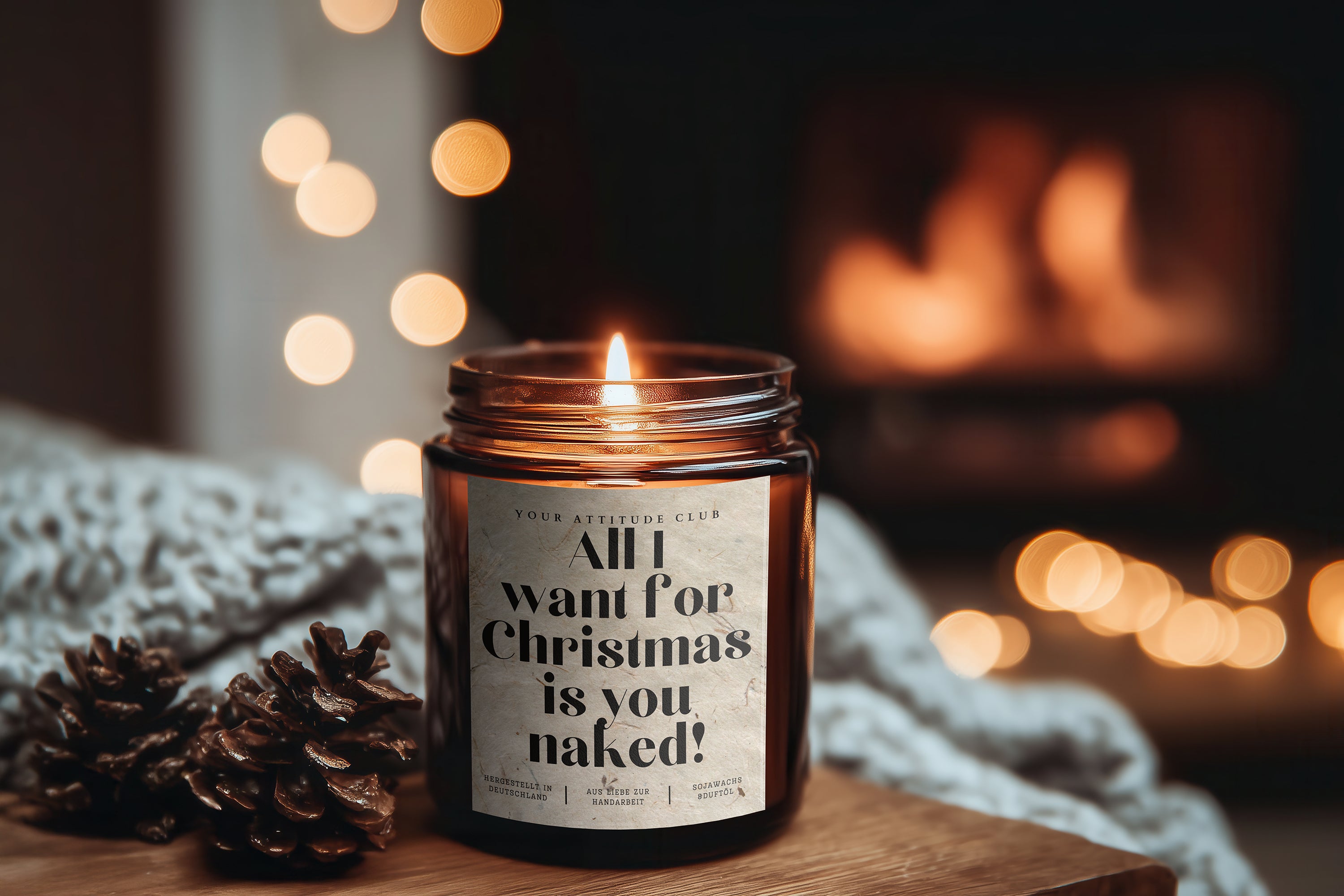 All I want for Christmas is you naked! – Freche Weihnachtskerze im Amberglas mit Naturgraspapier, 120 ml & 160 ml, 30–40h Brenndauer, mit/ohne Duft
