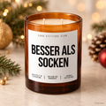 BESSER ALS SOCKEN – Weihnachtskerze | Lustiges Weihnachtsgeschenk | Geschenk für Familie, Freunde, Kollegen & Nachbarn | Wichtelgeschenk Weihnachten