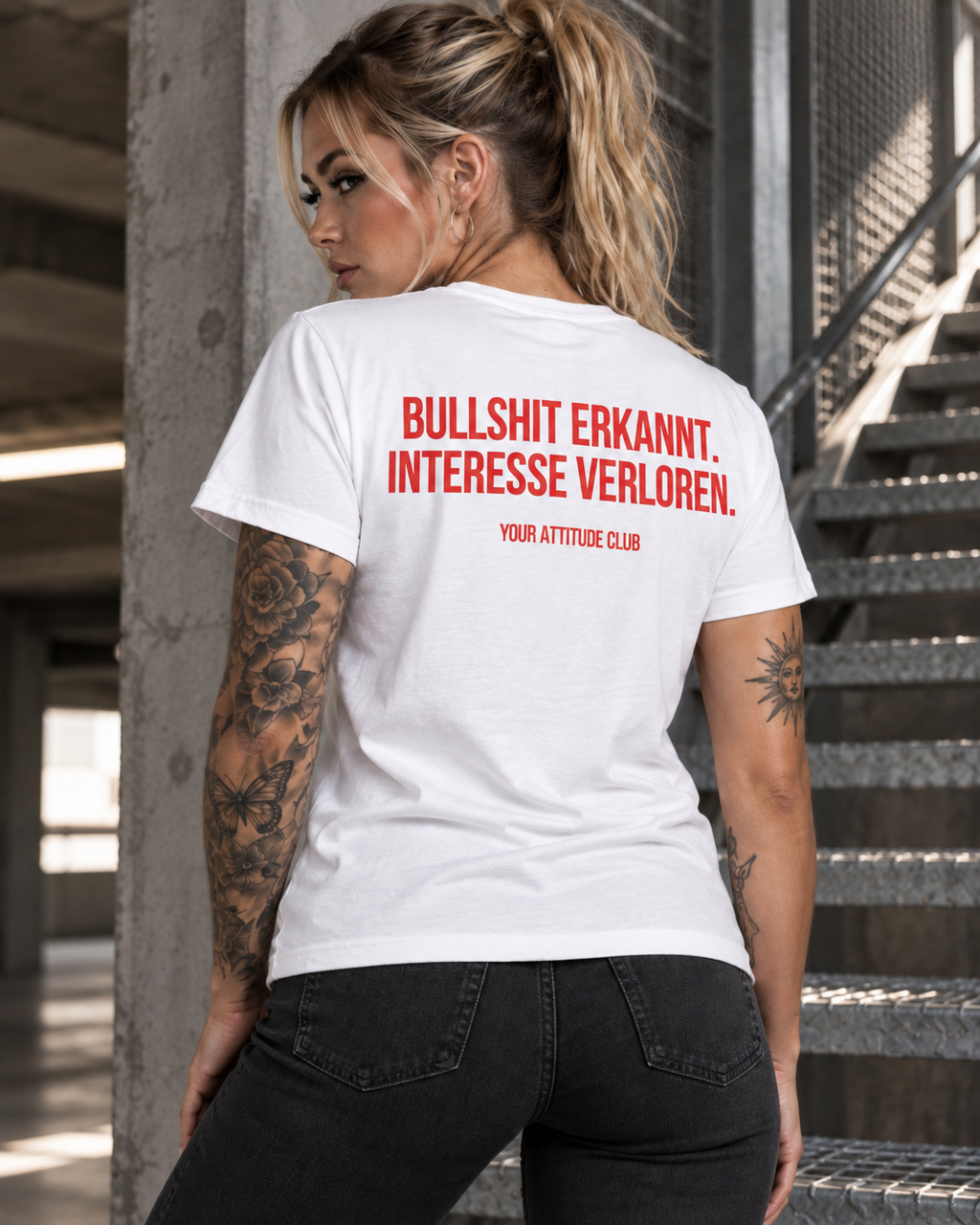 BULLSHIT ERKANNT. INTERESSE VERLOREN. – Unisex Statement T-Shirt Weiß mit rotem Print | freches Sprüche Shirt