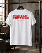 BULLSHIT ERKANNT. INTERESSE VERLOREN. – Unisex Statement T-Shirt Weiß mit rotem Print | freches Sprüche Shirt