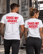 CHAOS MIT ABSICHT. – Unisex Statement T-Shirt Weiß mit rotem Print | freches Sprüche Shirt
