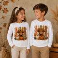 Highland Cow mit Kürbissen Kinder Langarmshirt – Herbst Longsleeve für Kinder, Halloween Shirt, Kürbis Shirt, Mädchen & Jungen