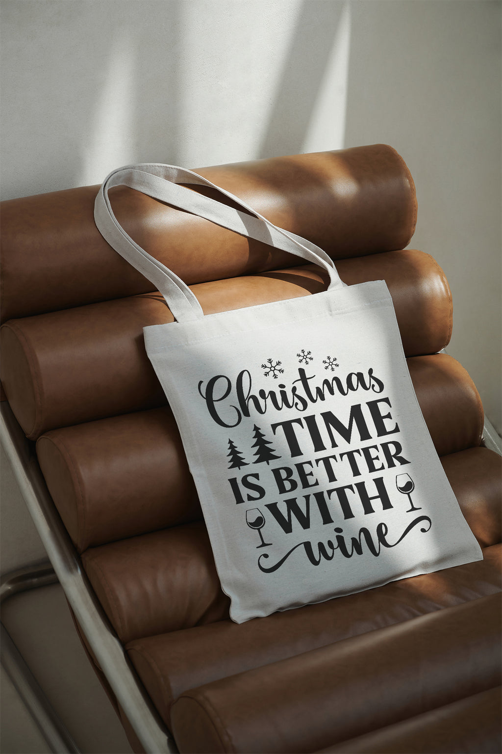 Christmas Time is Better with Wine Baumwolltasche Weihnachts Stoffbeutel nachhaltig Geschenkidee Spruch Tasche 38x42 cm Shopper individuell bedruckt