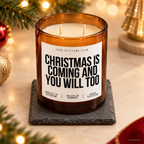 CHRISTMAS IS COMING AND YOU WILL TOO – Weihnachtskerze Naturgras Etikett | Weihnachtsgeschenk | Geschenk für Partner & Freunde | Geschenkidee Weihnachten