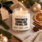 CHRISTMAS IS COMING AND YOU WILL TOO | Weihnachtskerze Duftkerze Weihnachten Weihnachtsgeschenk Geschenkidee für Partner Freundin Freund Wichtelgeschenk
