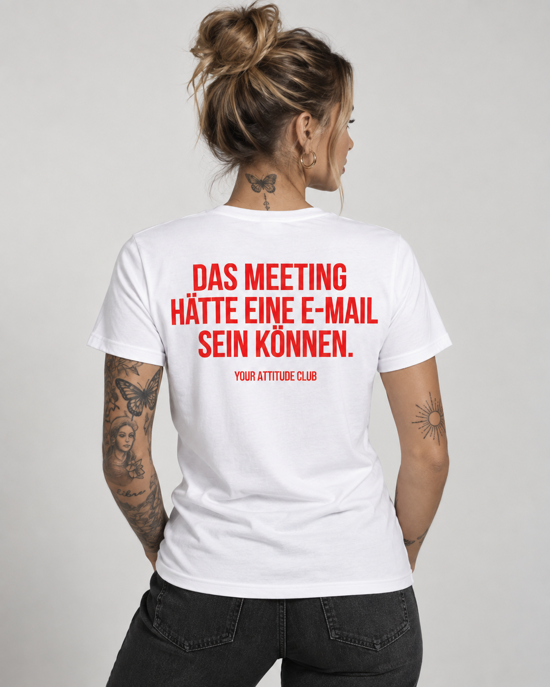 DAS MEETING HÄTTE EINE E-MAIL SEIN KÖNNEN. – Unisex Statement T-Shirt Weiß mit rotem Print | Büro Sprüche Shirt