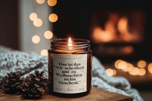 Das ist das wir-schenken-uns-zu-Weihnachten-nichts Geschenk – Lustige Weihnachtskerze im Amberglas mit Naturgraspapier, 120 & 160 ml, 30–40h Brenndauer