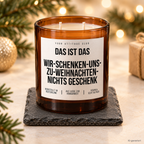 DAS IST DAS WIR-SCHENKEN-UNS-ZU-WEIHNACHTEN-NICHTS GESCHENK – Weihnachtskerze Naturgras Etikett | Weihnachtsgeschenk | Geschenkidee Weihnachten