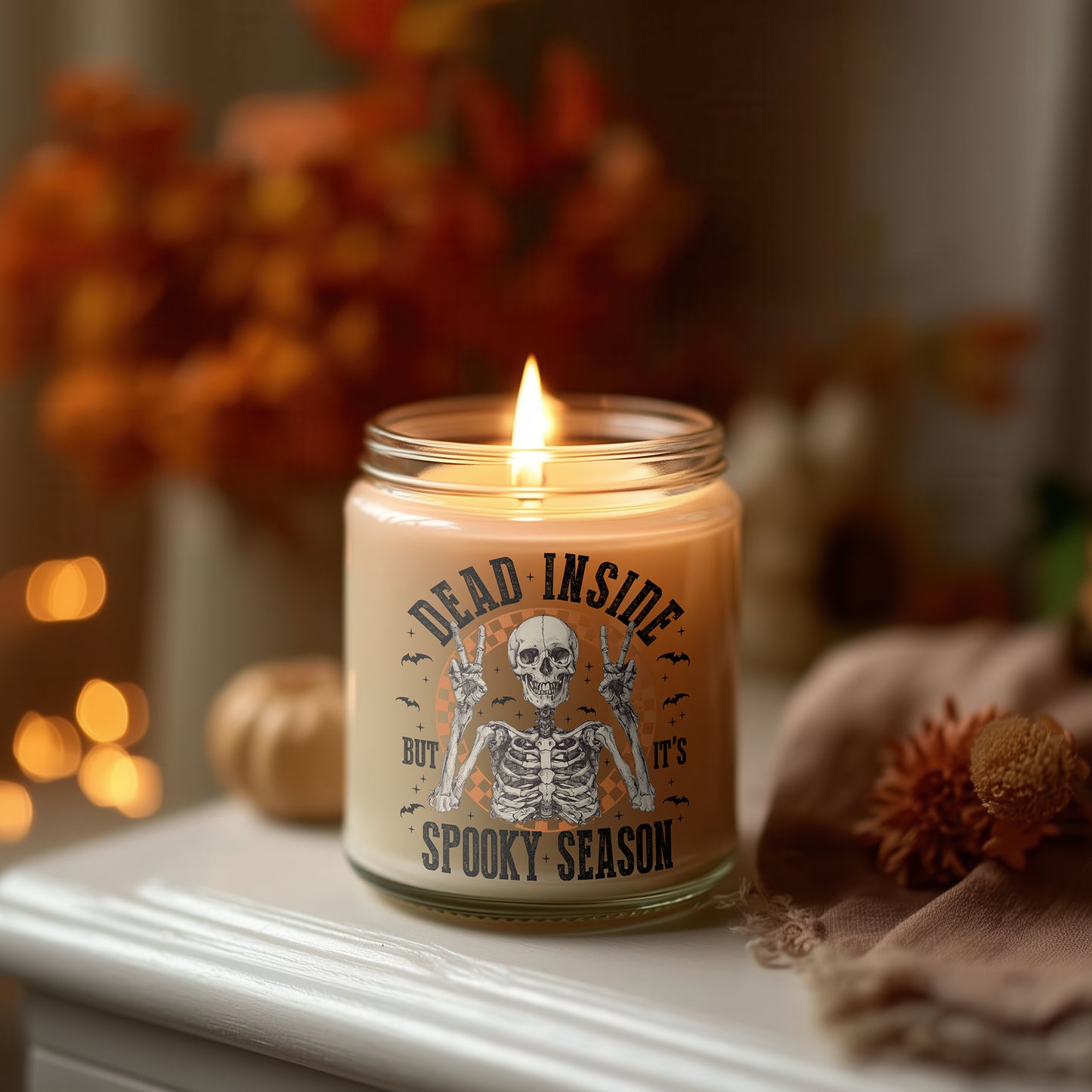 Halloween Kerze Glas Dead Inside Spooky Season | Lustige Skull Duftkerze Sojawachs | Herbstdeko Geschenkidee Frauen | Cozy Candle Home Decor