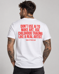 DON’T USE AI TO MAKE ART. USE CHILDHOOD TRAUMA LIKE A REAL ARTIST. – Unisex Statement T-Shirt Weiß mit rotem Backprint | schwarzhumoriges Sprüche Shirt