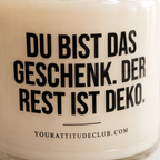 DU BIST DAS GESCHENK. DER REST IST DEKO. | Weihnachtskerze, Weihnachtsgeschenk, Geschenk für Partner, Freundin, Mama, Schwester, Wichtelgeschenk