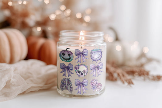 Halloween Stuff Kerze lila Bow Deko | vegane Duftkerze Glas, spooky Season Herbstkerze, Geschenkidee, Kürbis, Schädel & Hexenkessel Motiv