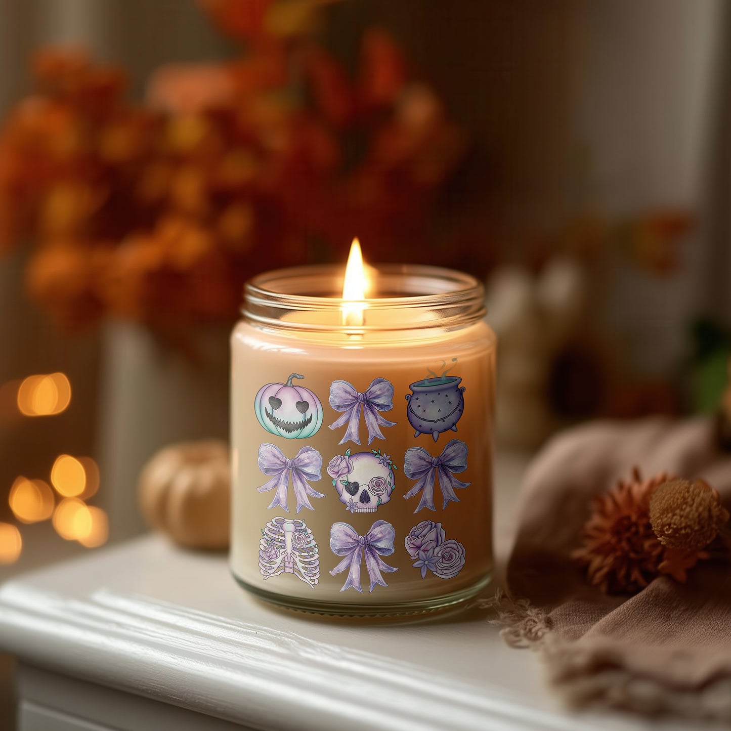 Halloween Stuff Kerze lila Bow Deko | vegane Duftkerze Glas, spooky Season Herbstkerze, Geschenkidee, Kürbis, Schädel & Hexenkessel Motiv