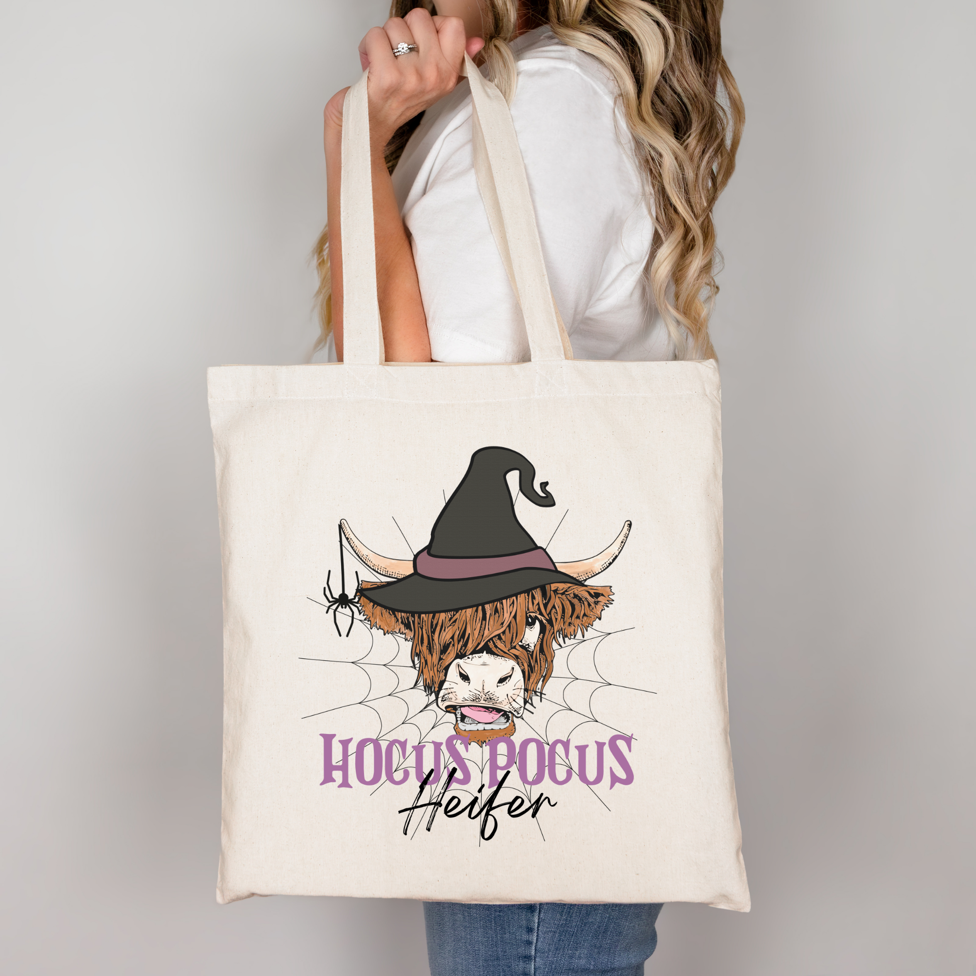 Hocus Pocus Heifer Halloween Tragetasche aus Baumwolle | Kuh Hexe Beutel beige rosa schwarz | Halloween Bügelbild für T-Shirt Kissen Jacke | DTG Druck handmade