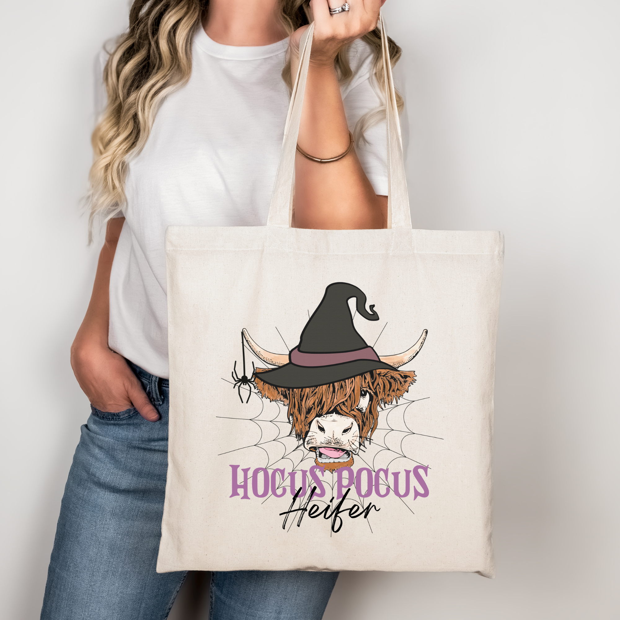 Hocus Pocus Heifer Halloween Tragetasche aus Baumwolle | Kuh Hexe Beutel beige rosa schwarz | Halloween Bügelbild für T-Shirt Kissen Jacke | DTG Druck handmade