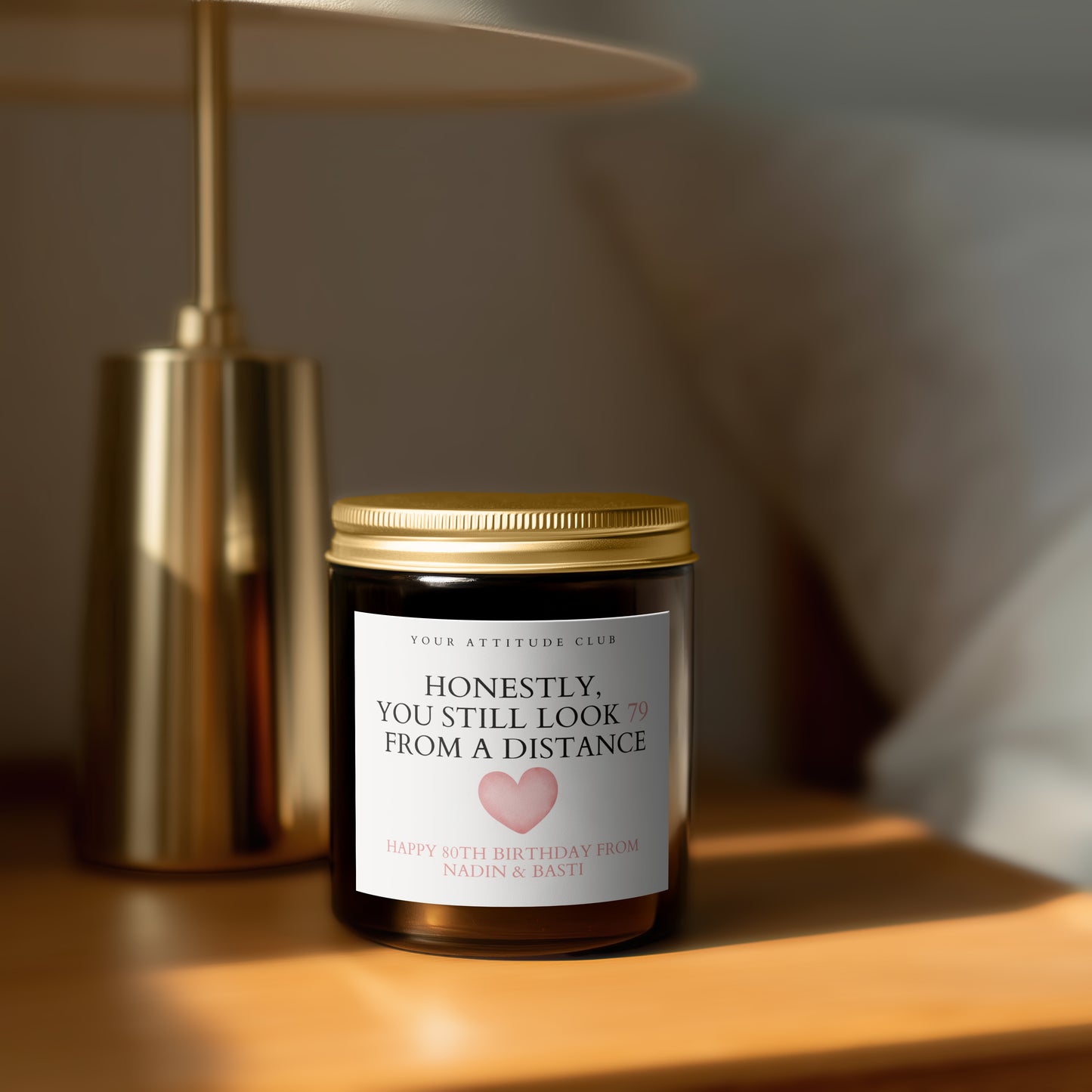 Honestly, You Still Look 79 From a Distance Kerze – personalisierte Geburtstagskerze, Amber Glas Duftkerze, lustige Geschenkidee für Freunde, Familie & Kollegen