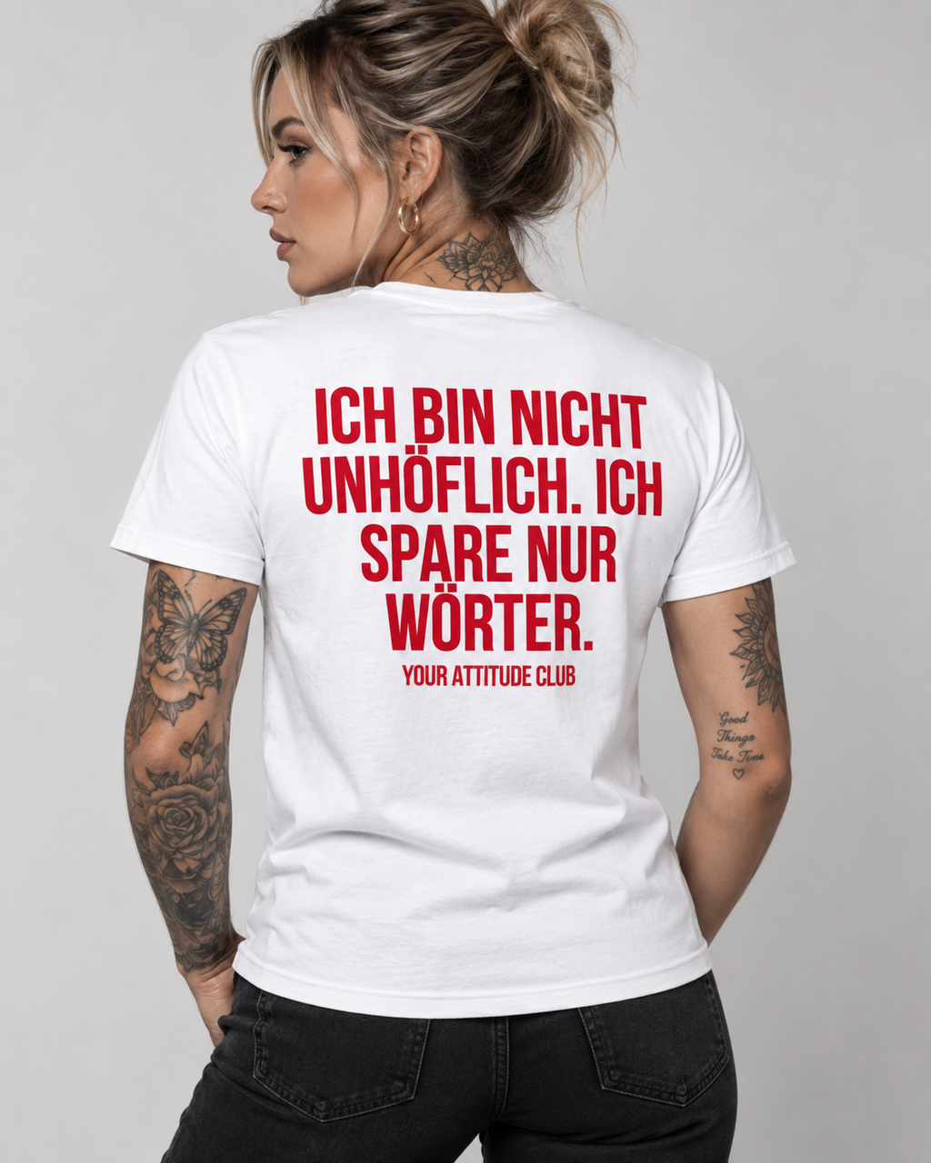 ICH BIN NICHT UNHÖFLICH. ICH SPARE NUR WÖRTER. – Unisex Statement T-Shirt Weiß mit rotem Backprint | freches Sprüche Shirt