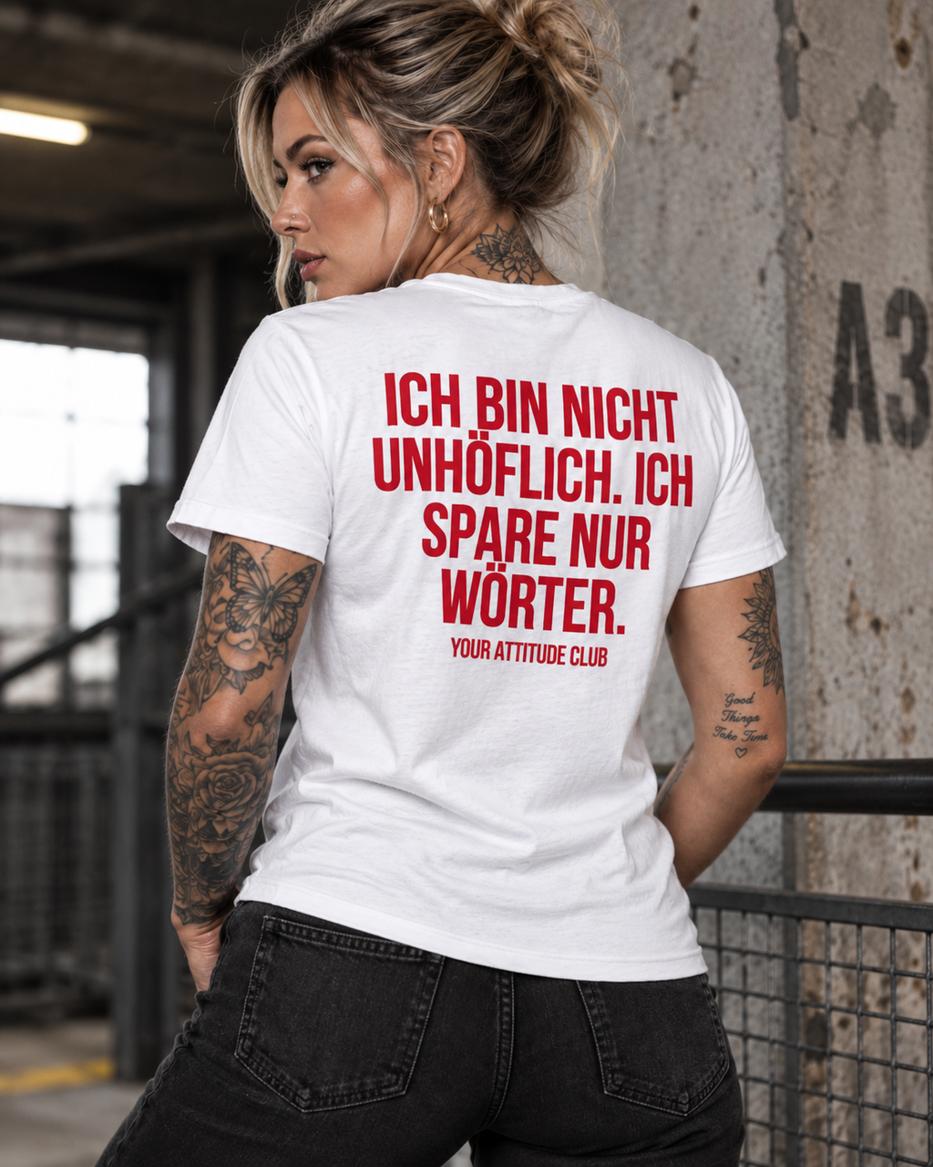 ICH BIN NICHT UNHÖFLICH. ICH SPARE NUR WÖRTER. – Unisex Statement T-Shirt Weiß mit rotem Backprint | freches Sprüche Shirt
