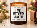 I FEEL BETTA WITH LAMETTA – Weihnachtskerze | Weihnachtsgeschenk | lustige Geschenkidee für Freunde, Kolleg:innen & Familie | Wichtelgeschenk